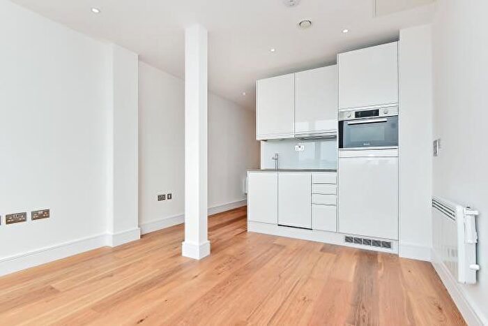 1 Bedroom Apartment For Sale In High Street, Slough, SL1