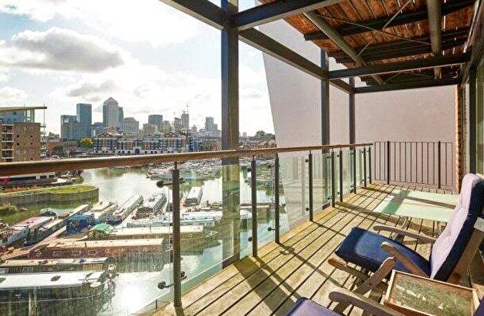 3 Bedroom Apartment To Rent In Berglen Court, Branch Road, London, E14