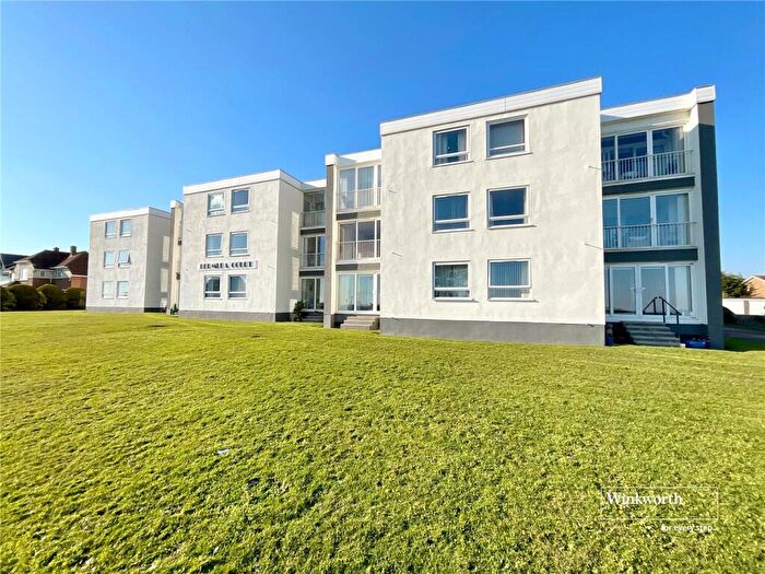 2 Bedroom Apartment For Sale In Bermuda Court, Highcliffe-On-Sea, Dorset, BH23