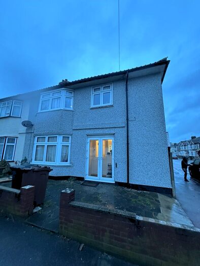 4 Bedroom End Of Terrace House To Rent In Kenneth Road, Chadwell Heath, RM6