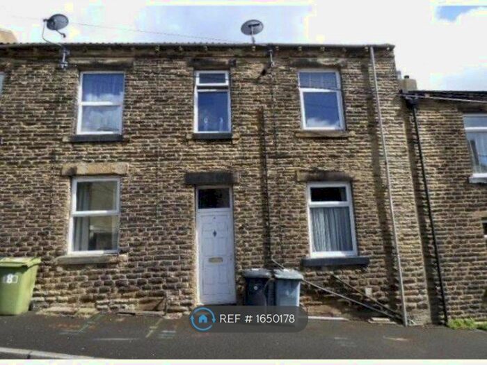 2 Bedroom Terraced House To Rent In King Street, Heckmondwike, WF16