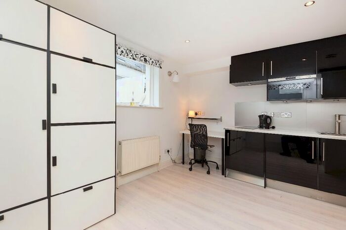 Studio To Rent In Queen's Gate, London, SW7