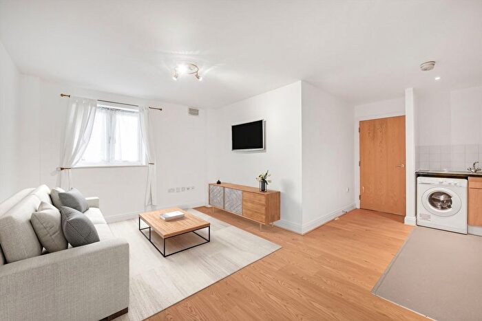 1 Bedroom Flat To Rent In Temeraire Place, Brentford, TW8