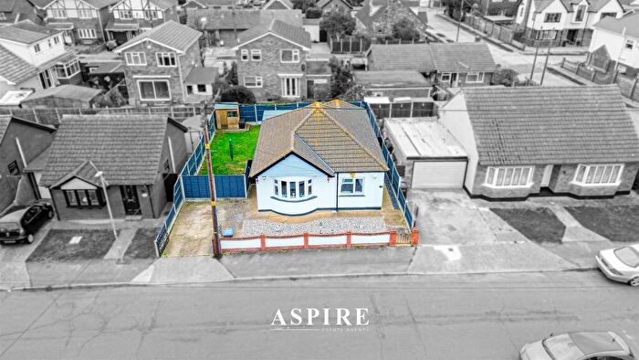 2 Bedroom Detached Bungalow For Sale In Maurice Road, Canvey Island, SS8