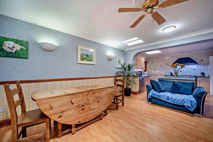 4 Bedroom Detached House For Sale In Southend Road, Bradfield Southend, Berkshire, RG7