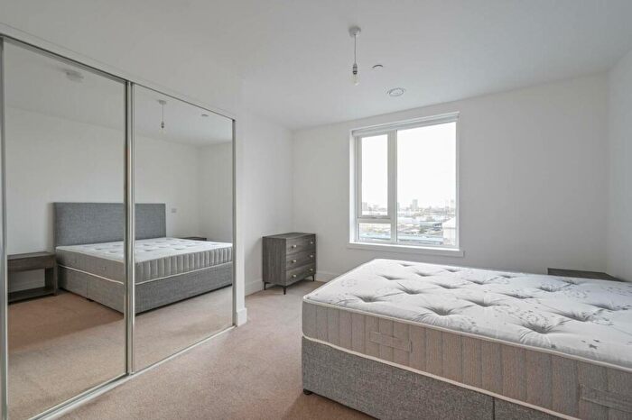 2 Bedroom Flat To Rent In Nautilus Apartments, Silvertown, London, E16