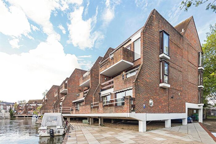 2 Bedroom Apartment To Rent In Riverside Court, Caversham, Reading, RG4