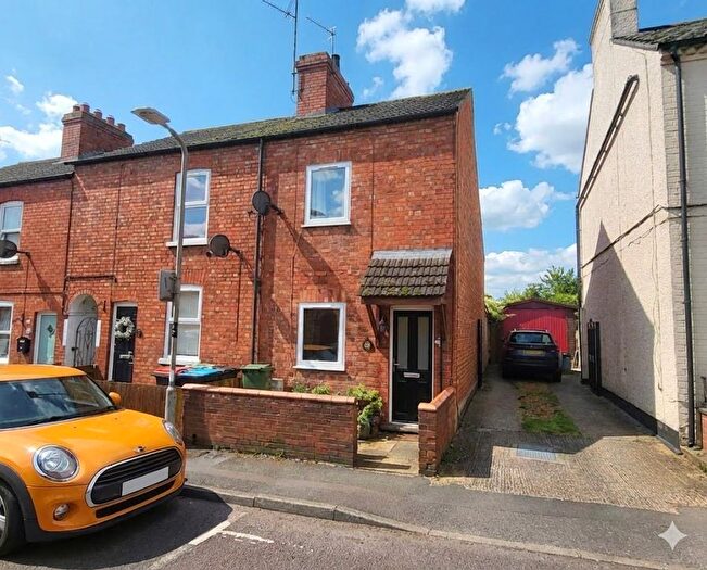 2 Bedroom Terraced House For Sale In Greenfield Road, Newport Pagnell, MK16