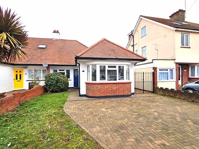 3 Bedroom Bungalow To Rent In Midhurst Avenue, Westcliff-On-Sea, SS0