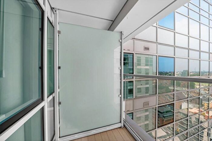 1 Bedroom Apartment To Rent In Whitechapel High Street, London, E1