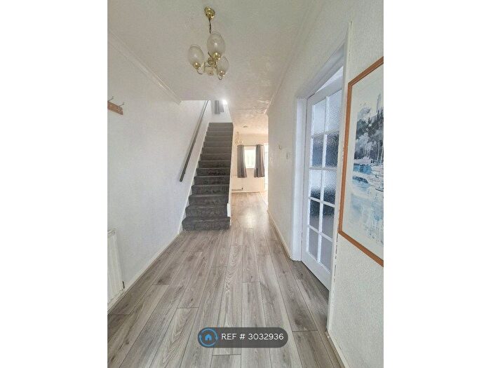 3 Bedroom Terraced House To Rent In Bromycroft Road, Slough, SL2
