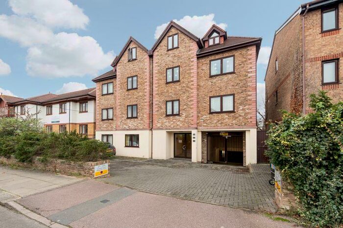 2 Bedroom Flat To Rent In Camelia Court, Old Farm Avenue, N14