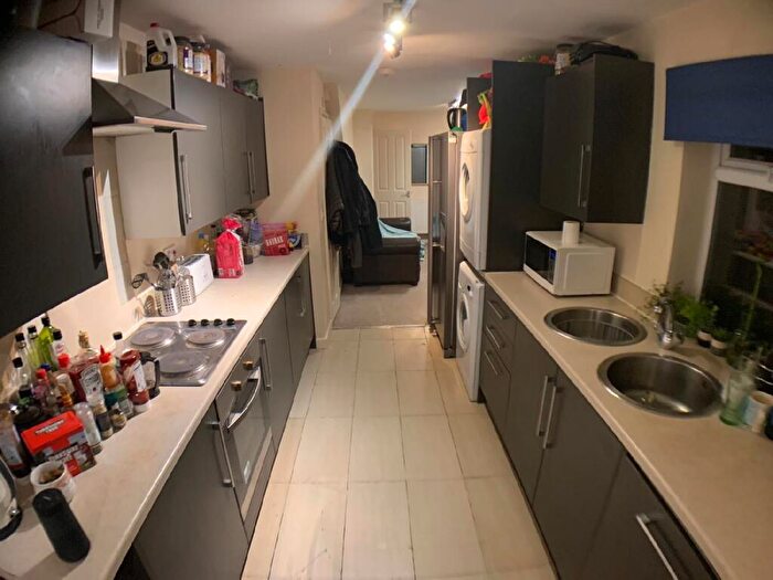 6 Bedroom House To Rent In Heeley Road, Selly Oak, Birmingham, West Midlands, B29