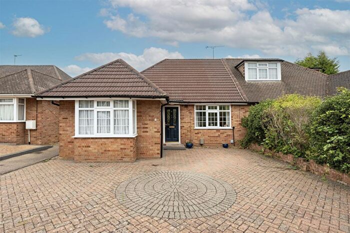 3 Bedroom Bungalow For Sale In Ringway Road, Park Street, St. Albans, AL2