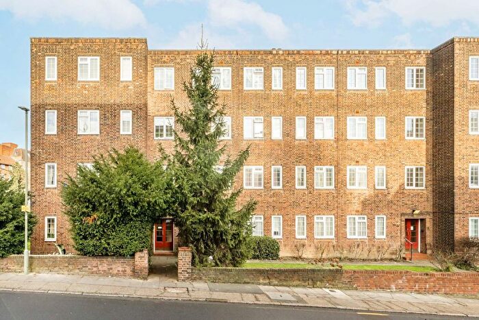 2 Bedroom Flat To Rent In Brent Street, London, NW4
