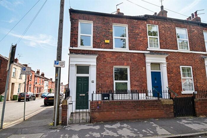 2 Bedroom Maisonette To Rent In College Grove Road, Wakefield, WF1