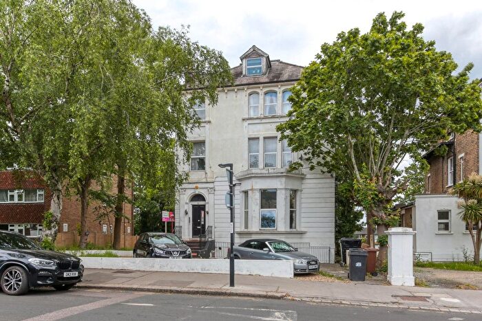 2 Bedroom Flat For Sale In Lancaster Road, London, SE25