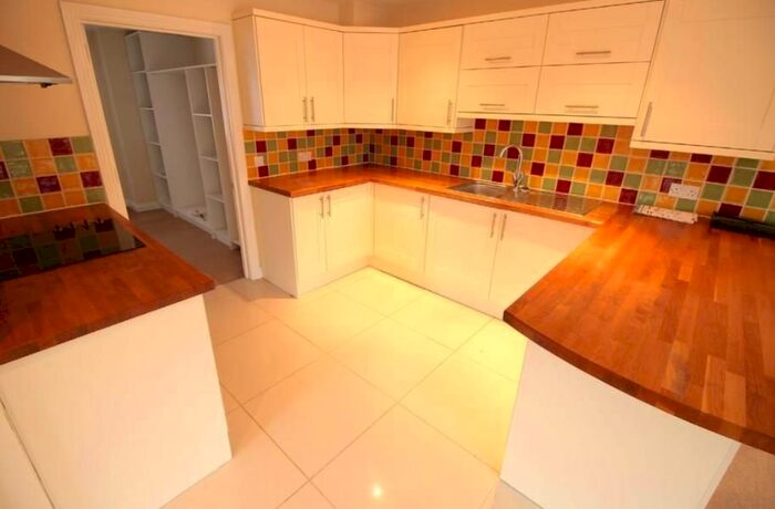 1 Bedroom Flat To Rent In Percy Road, Guildford, GU2