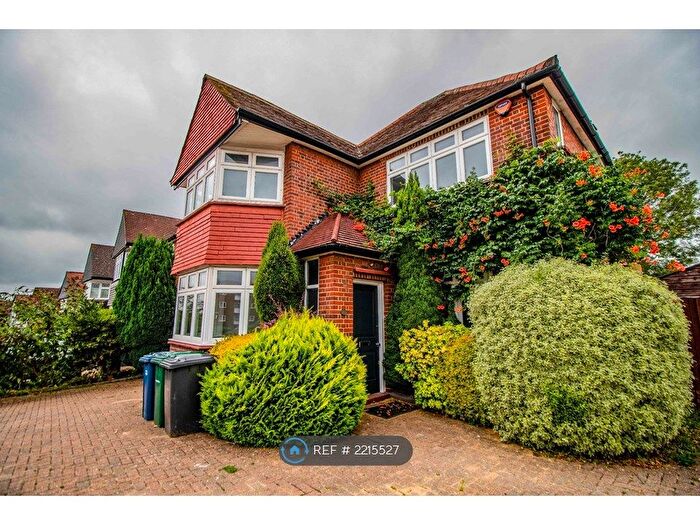 6 Bedroom Detached House To Rent In The Rise, Edgware, HA8