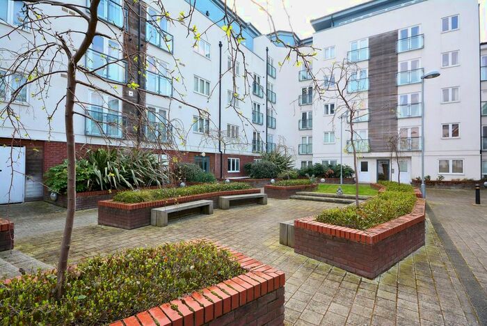 1 Bedroom Flat To Rent In Stane Grove, Clapham North, London, SW9