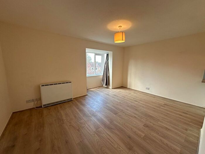1 Bedroom Studio To Rent In Studio Flat – Pycroft Way, Edmonton, N9