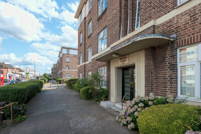 2 Bedroom Flat To Rent In Golders Green Road, London, NW11