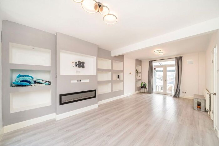 3 Bedroom Property To Rent In Cliffview Road, Lewisham, SE13