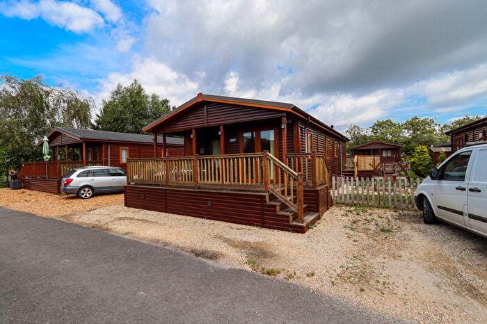 2 Bedroom Park Home For Sale In Colehouse Lane, Clevedon, BS21