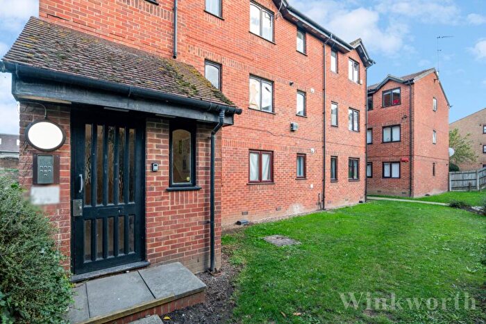 1 Bedroom Apartment To Rent In Samuel Close, London, SE14