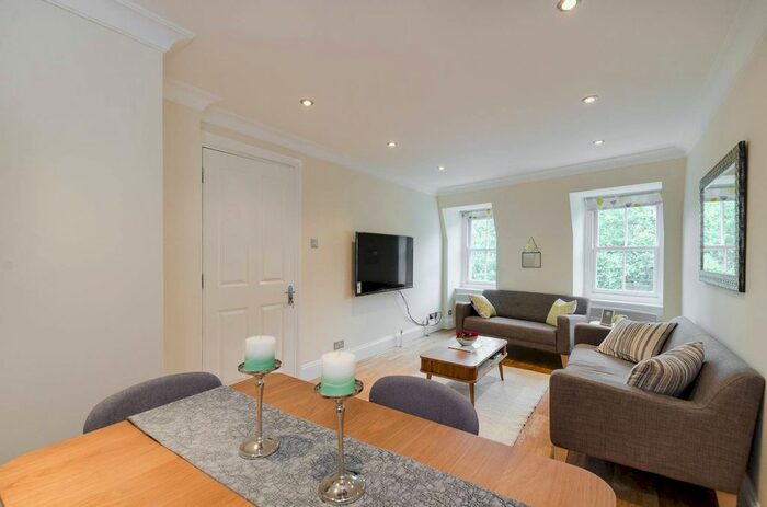 1 Bedroom Flat To Rent In Beauchamp Place, Knightsbridge, London, SW3