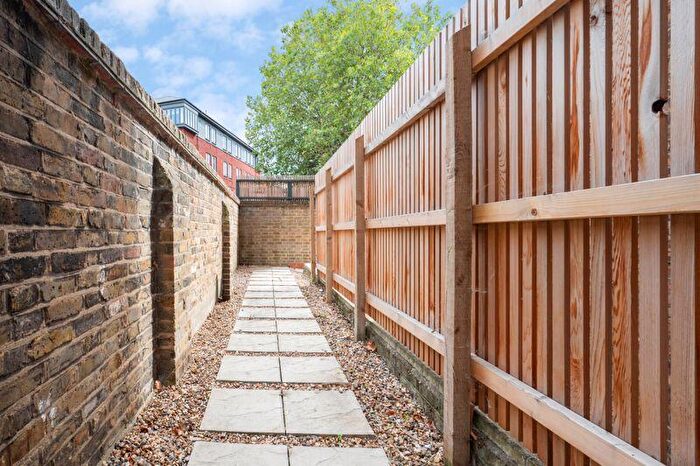 1 Bedroom Flat To Rent In Broadway, Stratford, E15