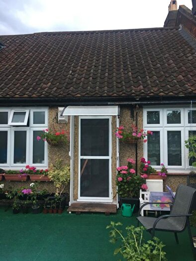 2 Bedroom Flat To Rent In Central Road, Worcester Park, KT4