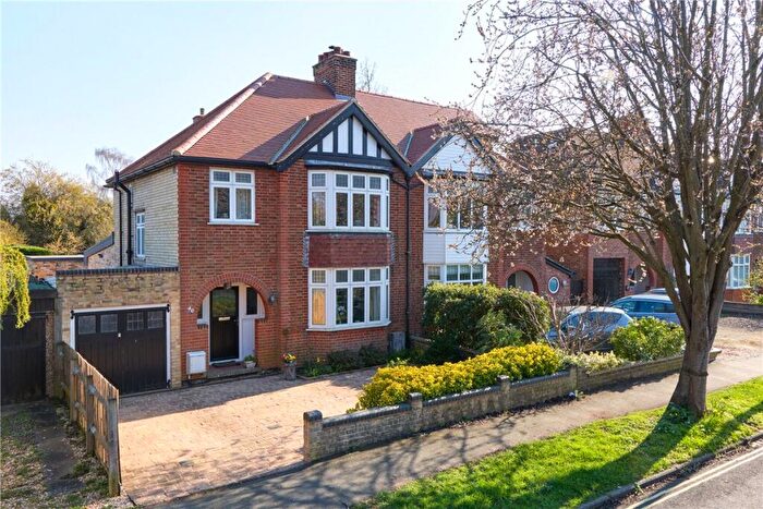 3 Bedroom Semi Detached House For Sale In Orchard Avenue, Cambridge, CB4