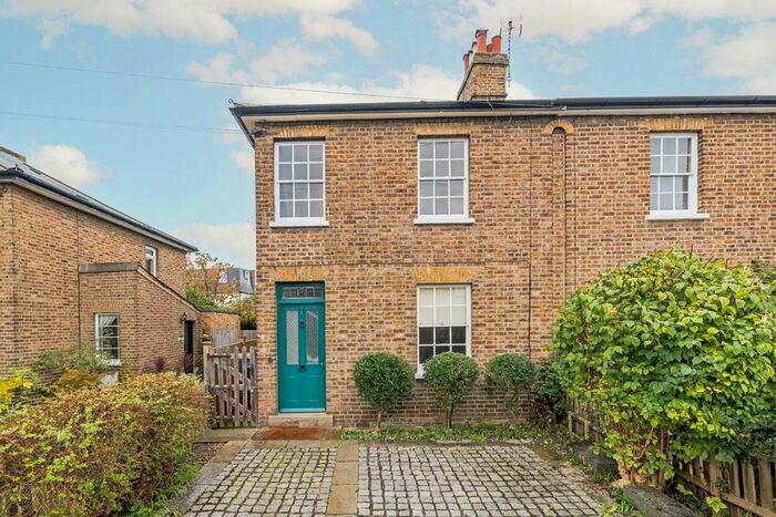 2 Bedroom Property To Rent In Albert Road, Kingston Upon Thames, KT1