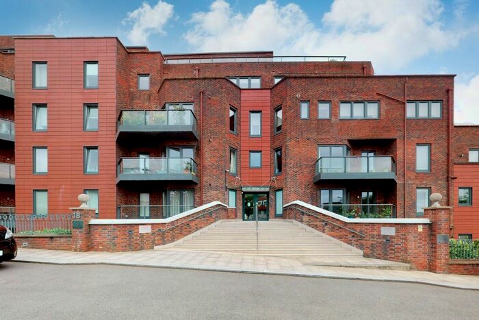 3 Bedroom Flat To Rent In Hodford Road, London, NW11