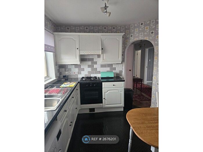 2 Bedroom Flat To Rent In Chisholm Place, Grangemouth, FK3