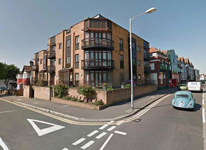 2 Bedroom Apartment To Rent In Leigh On Sea, SS9