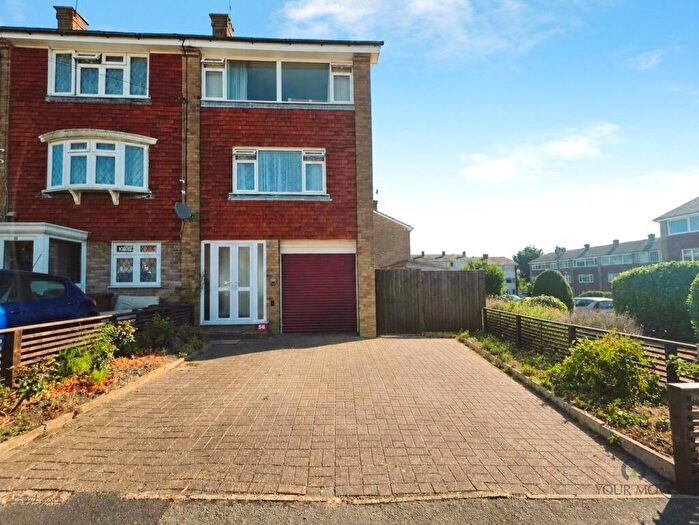 End Of Terrace House For Sale In Beverley Close, Gillingham, Kent, ME8