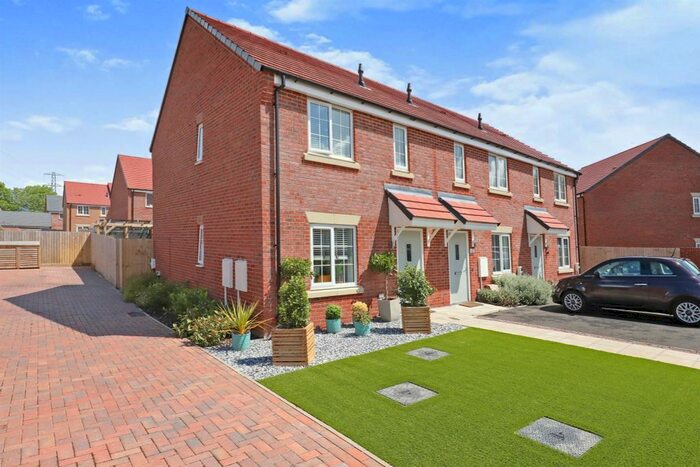 2 Bedroom End Of Terrace House For Sale In Celandine Drive, Coven, Wolverhampton, WV9