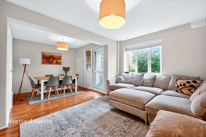 3 Bedroom Flat For Sale In Opal Street, London, SE11