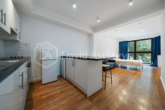 Apartment To Rent In Fonthill Road, Finsbury Park, London, N4