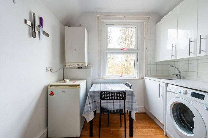 1 Bedroom Flat To Rent In Green Lanes, London, Da, Harringay, London, N4