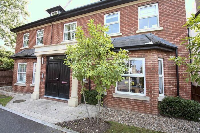 2 Bedroom Flat To Rent In Albany Road, Hersham, Walton-On-Thames KT12