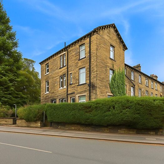 2 Bedroom End Of Terrace House For Sale In Hollybank Road, Bradford, West Yorkshire, BD7