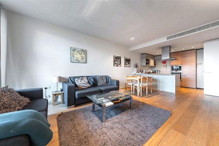 3 Bedroom Flat For Sale In York Way, London, N1C