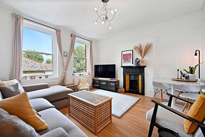 2 Bedroom Flat For Sale In Hammersmith Bridge Road, London, W6