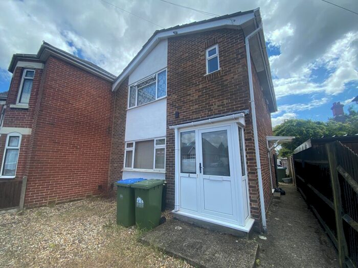1 Bedroom Flat To Rent In Deacon Road, Southampton, SO19