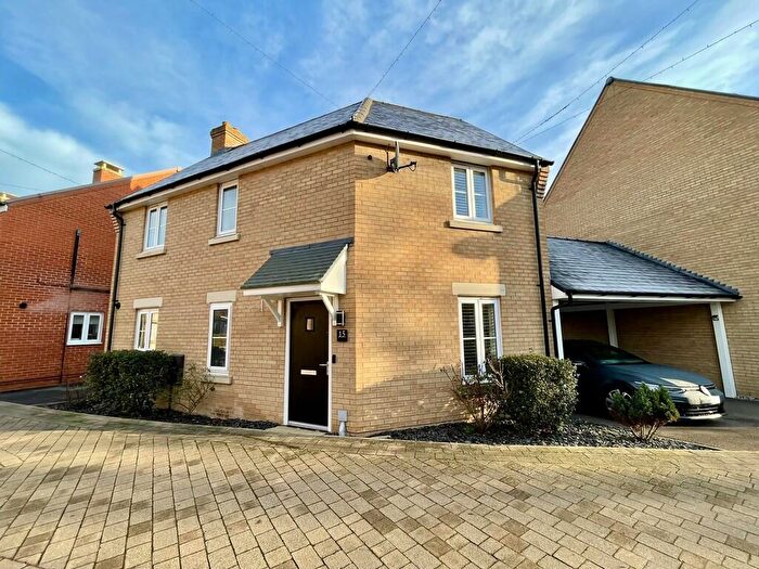 3 Bedroom Link Detached House For Sale In Gilbert Avenue, Biggleswade, SG18