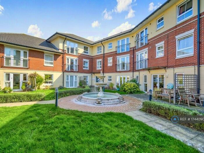 2 Bedroom Flat To Rent In Hebron Court, Southampton, SO15