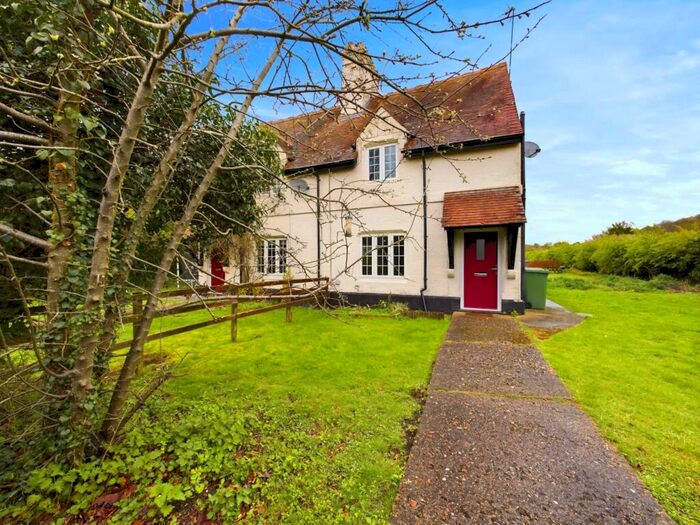 2 Bedroom Semi-Detached House To Rent In Wycombe Road, Saunderton, HP27